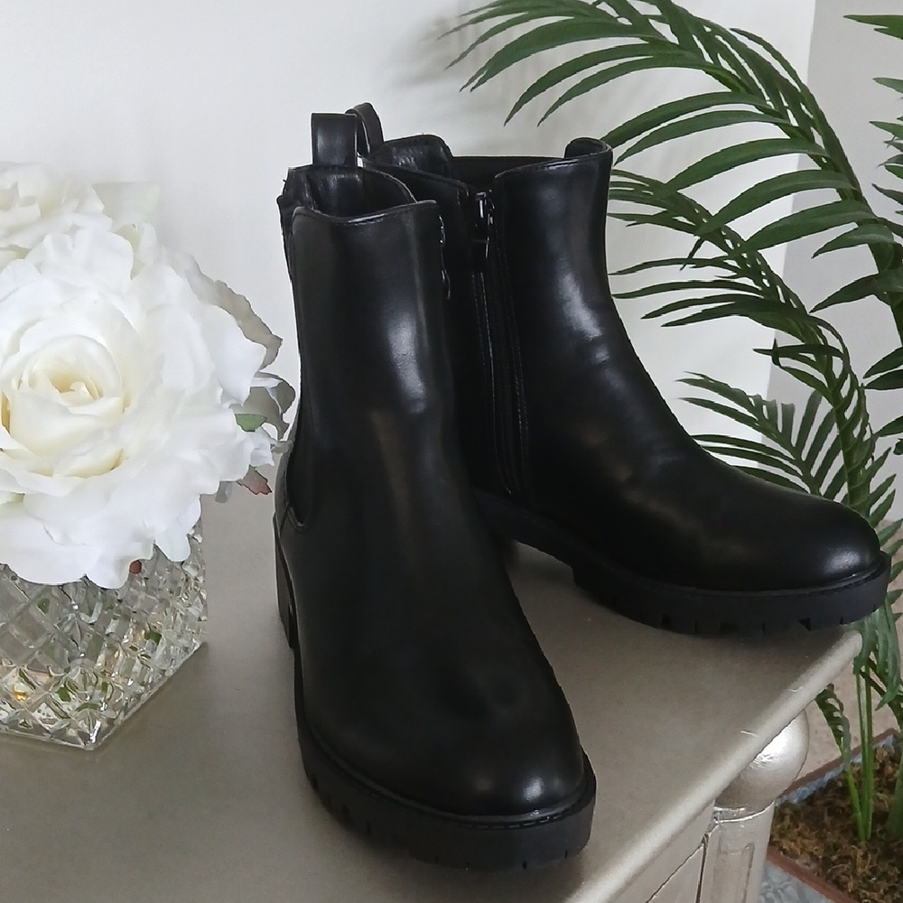 Elegant Black Ankle Boots